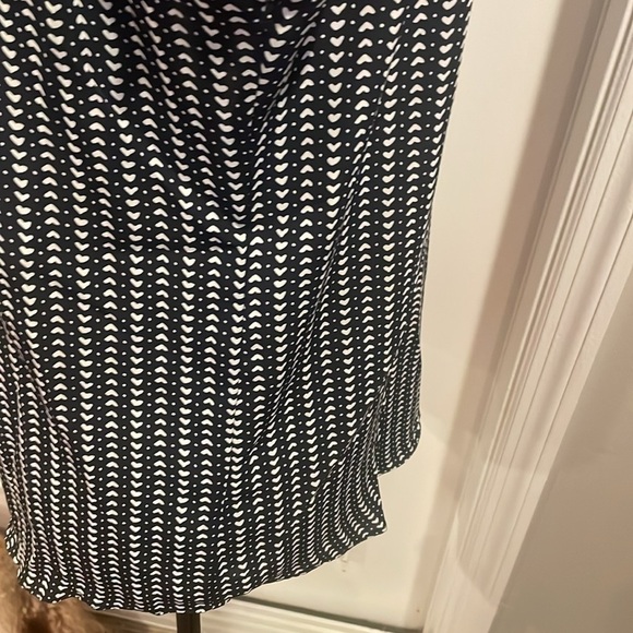 EUC Lauren Conrad Navy with white Hearts Blouse Size Medium - Picture 5 of 9